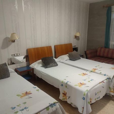 Hostal Burbia Villafranca Del Bierzo Exterior foto